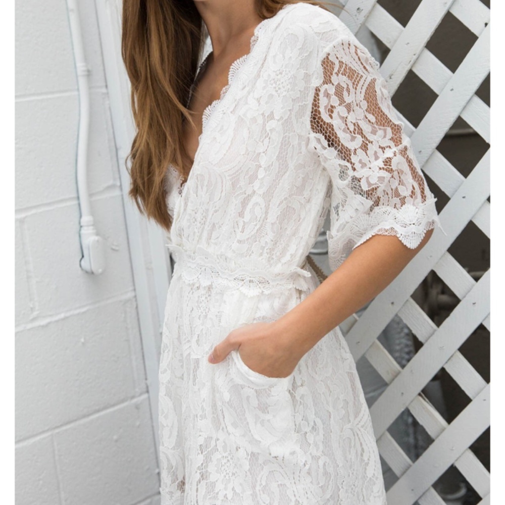 Plunging V-neck Lace Romper - Picture 4 of 5